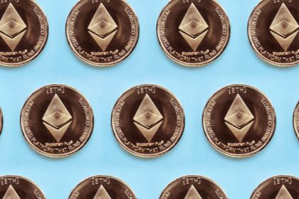 Seamless pattern Ethereum on blue background