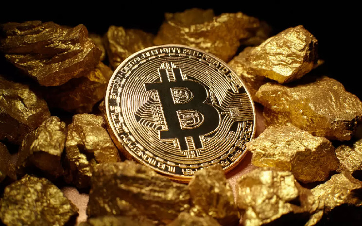 Why Is Bitcoin, the “Digital Gold”, Standing Still While Gold Breaks Records? Here’s What Experts Say