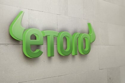 eToro stops trading in 16 cryptocurrencies in the United States